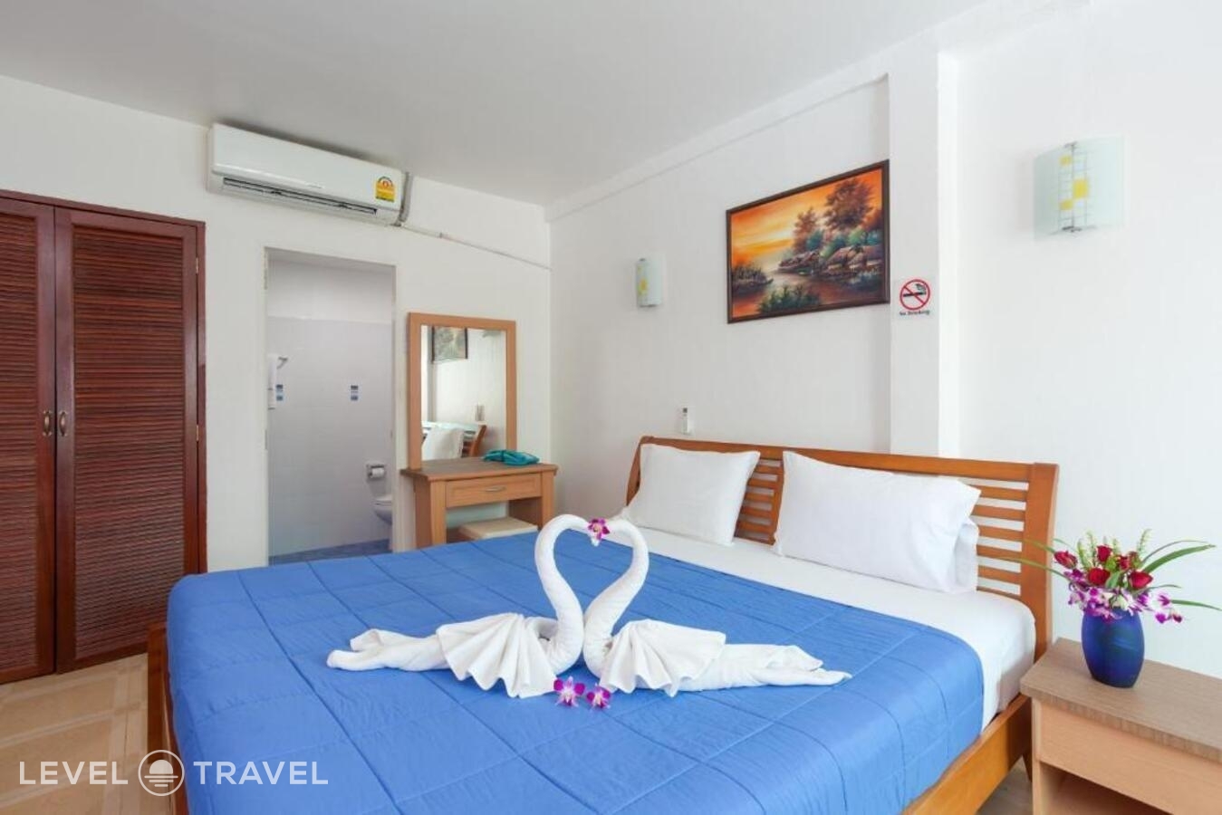 фотографии номера Улучшенный с видом на бассейн отеля The Expat Hotel в Таиланд(Патонг Бич) - фото №6