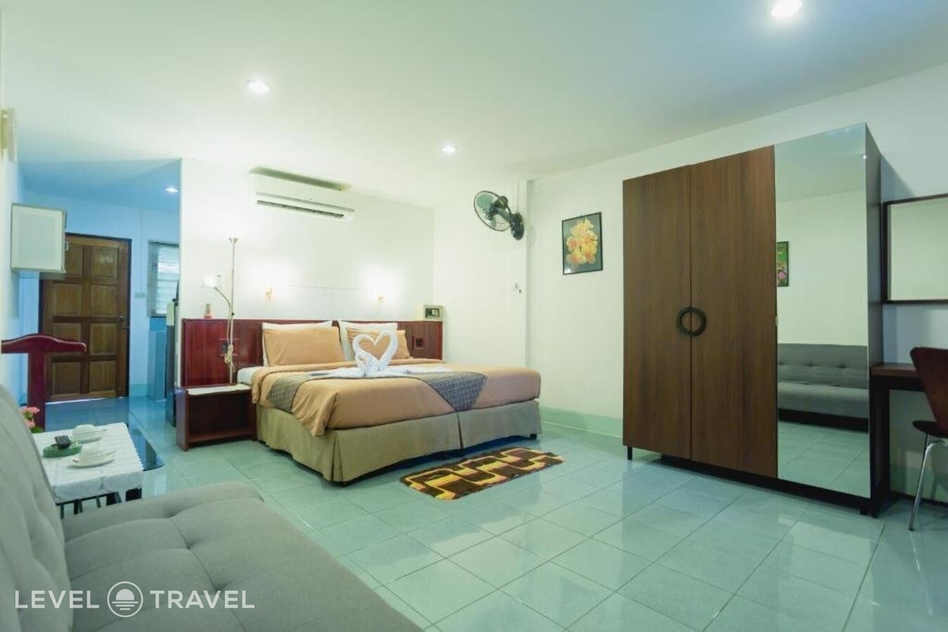 фотографии номера Делюкс с видом на бассейн отеля Rabbit Mansion Patong Hotel в Таиланд(Патонг Бич) - фото №4