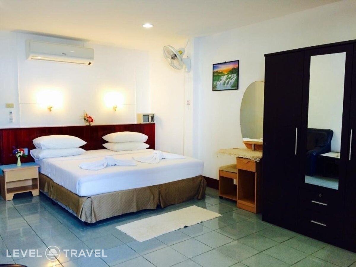 фотографии номера Делюкс с видом на бассейн отеля Rabbit Mansion Patong Hotel в Таиланд(Патонг Бич) - фото №1