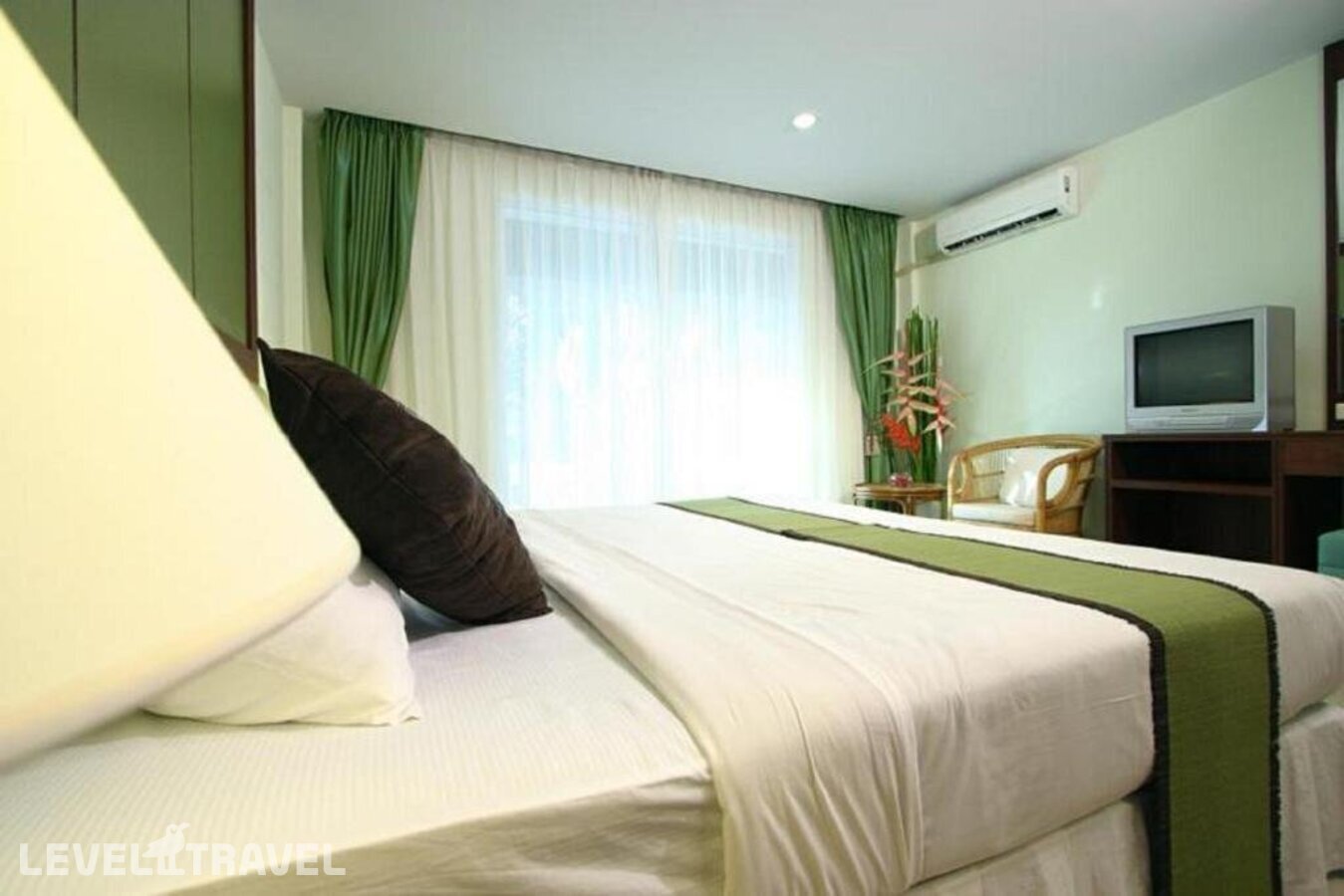 фотографии номера Делюкс с видом на бассейн отеля Windmill Resort Hotel в Таиланд(Наклуа) - фото №10