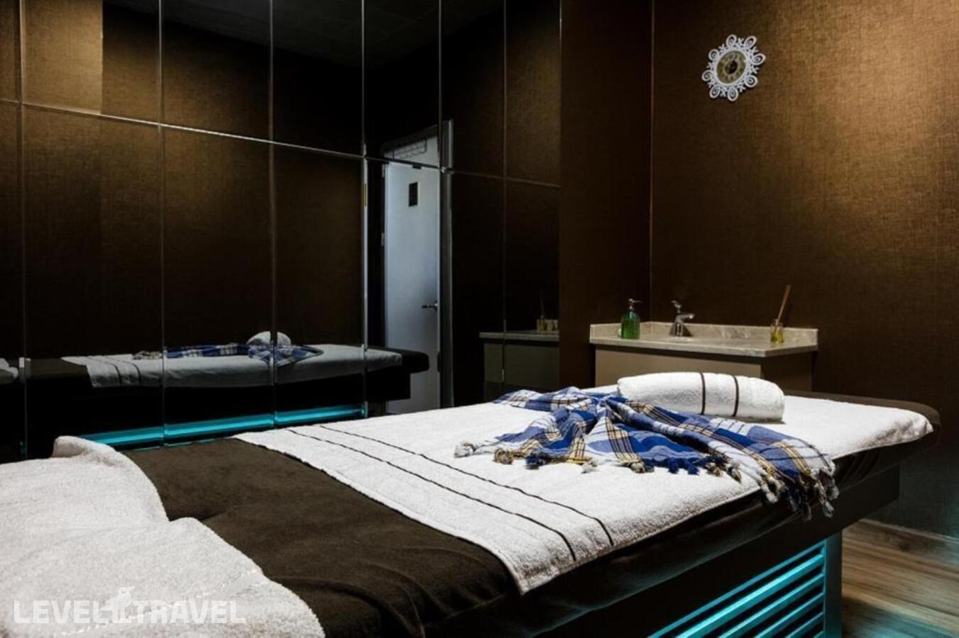 фотографии номера Трехместный делюкс отеля Mari Suites Hotel в Турция(Кягытхане) - фото №6