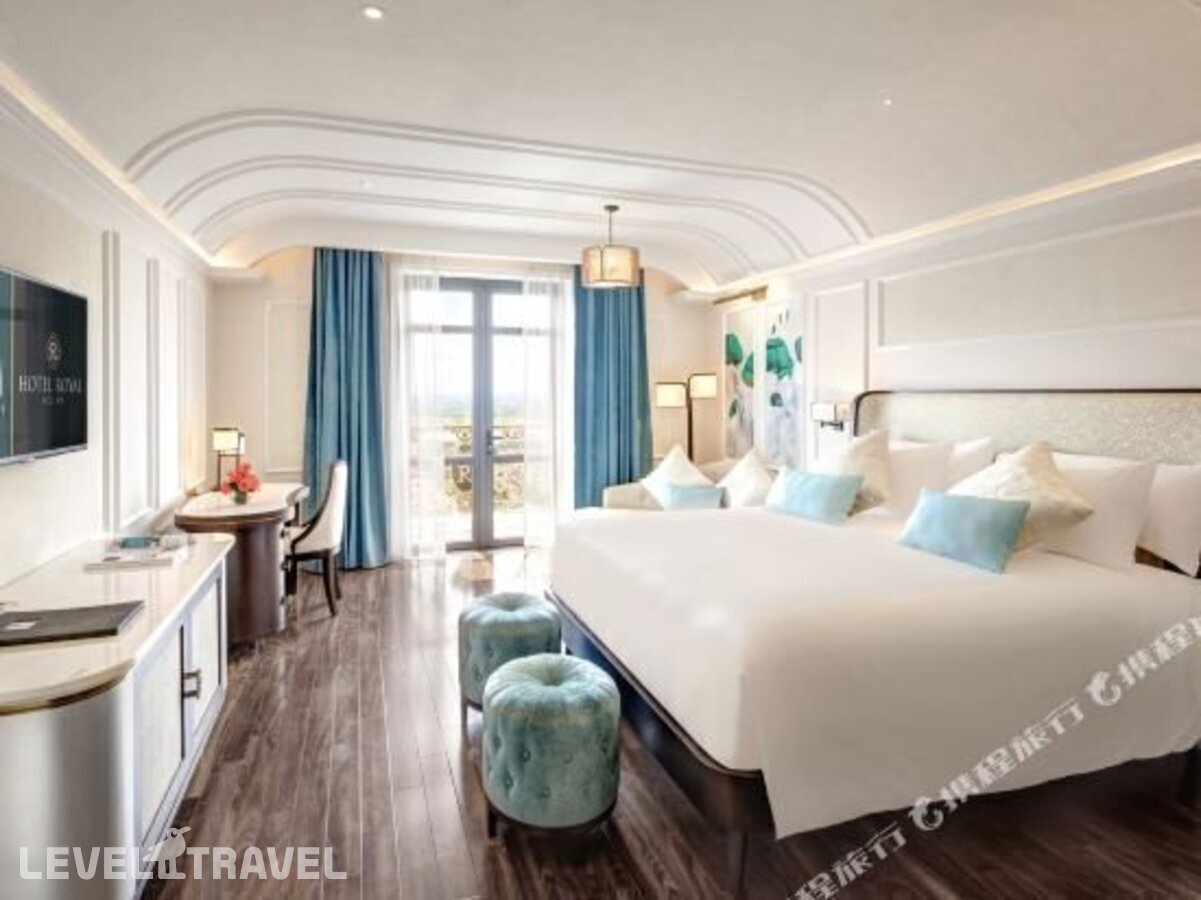фотографии номера Делюкс с видом на город отеля Hotel Royal Hoi An - MGallery в Вьетнам(Хойан) - фото №1