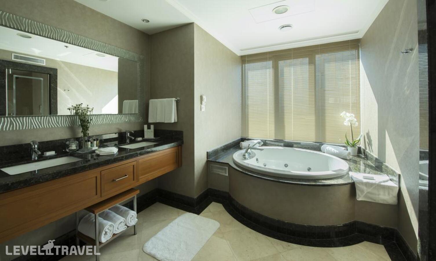 фотографии номера Представительский люкс отеля Marriott Istanbul Asia Hotel в Турция(Аташехир) - фото №4