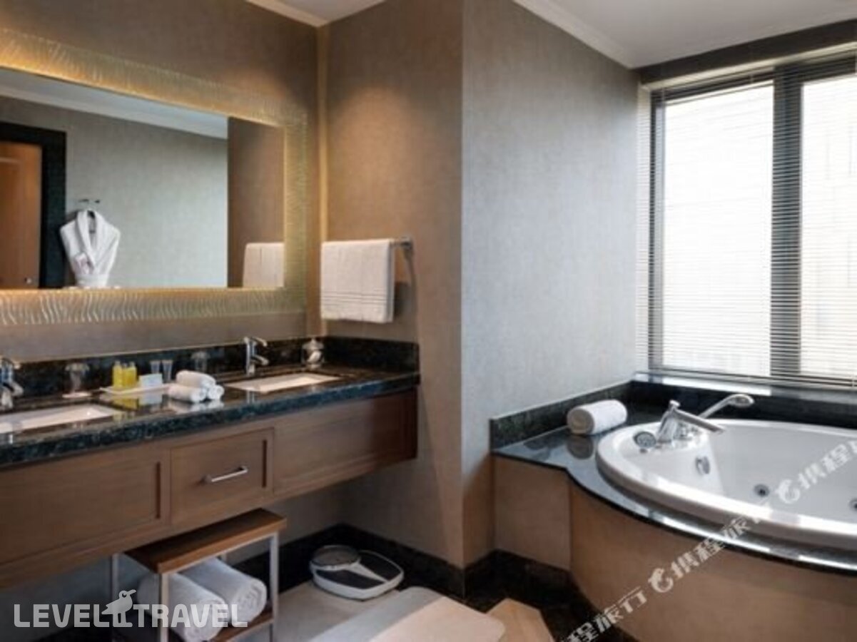 фотографии номера Представительский люкс отеля Marriott Istanbul Asia Hotel в Турция(Аташехир) - фото №9