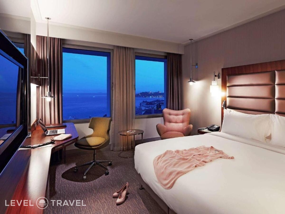 фотографии номера Делюкс с видом на море отеля The Artisan Istanbul Mgallery (Ex.Mercure Istanbul Taksim Hotel) в Турция(Бейоглу) - фото №2