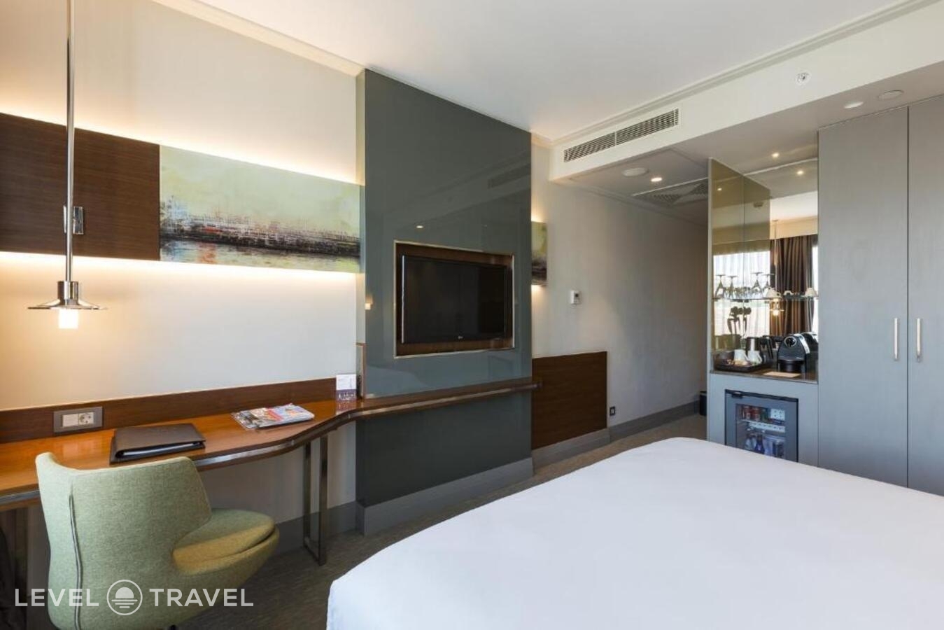 фотографии номера Делюкс с видом на море отеля The Artisan Istanbul Mgallery (Ex.Mercure Istanbul Taksim Hotel) в Турция(Бейоглу) - фото №1