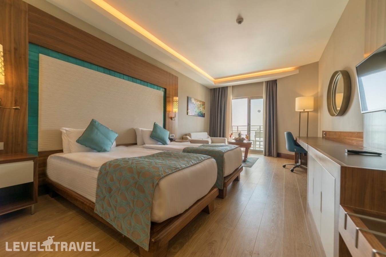 фотографии номера Улучшенный с боковым видом на море отеля Ramada Resort By Wyndham Kusadasi & Golf в Турция(Кушадасы) - фото №1