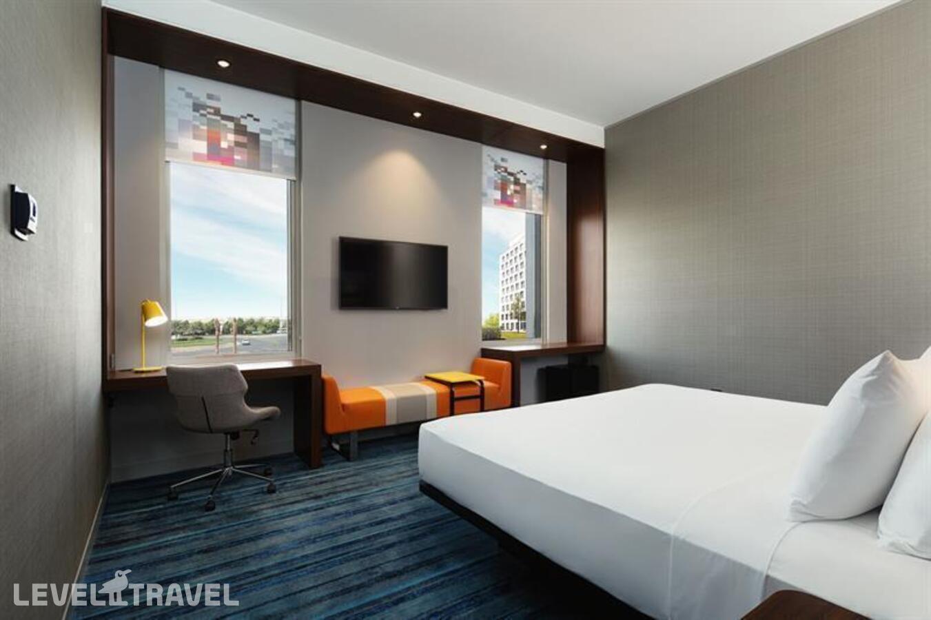 фотографии номера Стандартный номер отеля Aloft Dubai South в ОАЭ(Мадинат эль Мактум) - фото №1