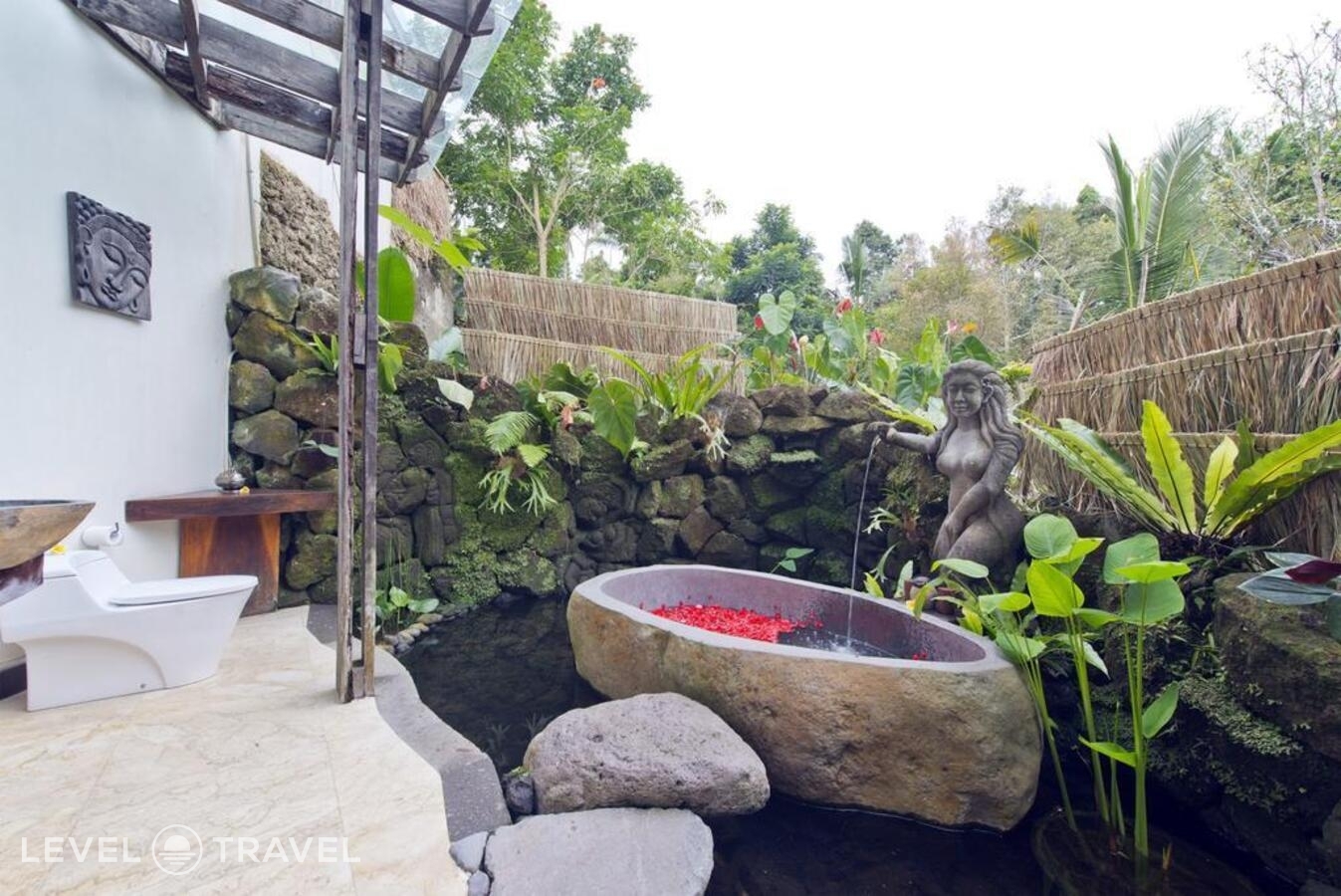 фотографии номера Люкс с видом на бассейн отеля Adiwana Dara Ayu Villas в Индонезия(Гианьяр) - фото №4