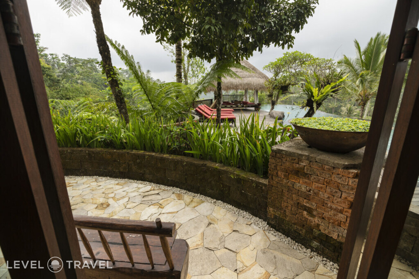 фотографии номера Люкс с видом на бассейн отеля Adiwana Dara Ayu Villas в Индонезия(Гианьяр) - фото №9
