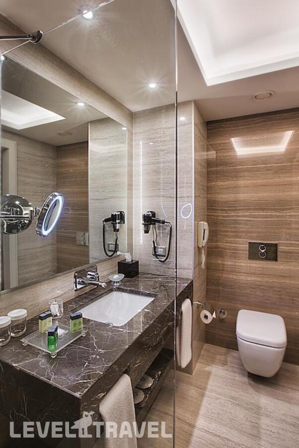 фотографии номера Делюкс с видом на море отеля Dedeman Bostanci Istanbul Hotel & Convention Centre в Турция(Аташехир) - фото №8