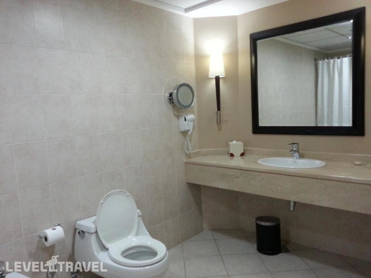 фотографии номера Классический (две односпальные кровати) отеля Sheraton Khalidiya Abu Dhabi в ОАЭ(Абу-Даби) - фото №14