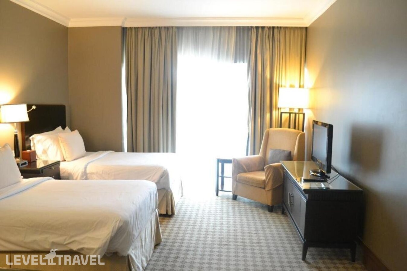фотографии номера Классический (две односпальные кровати) отеля Sheraton Khalidiya Abu Dhabi в ОАЭ(Абу-Даби) - фото №9