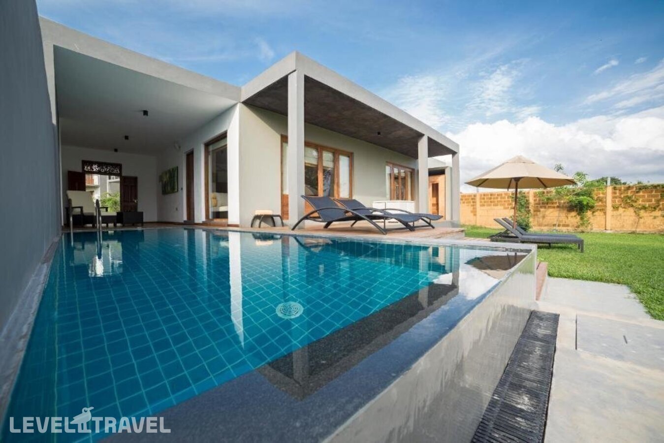 фотографии номера Трехместный люкс отеля Aliya Resort & Spa в Шри-Ланка(Сигирия) - фото №8