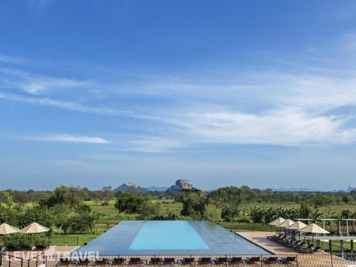 фотографии номера Трехместный делюкс отеля Aliya Resort & Spa в Шри-Ланка(Сигирия) - фото №1