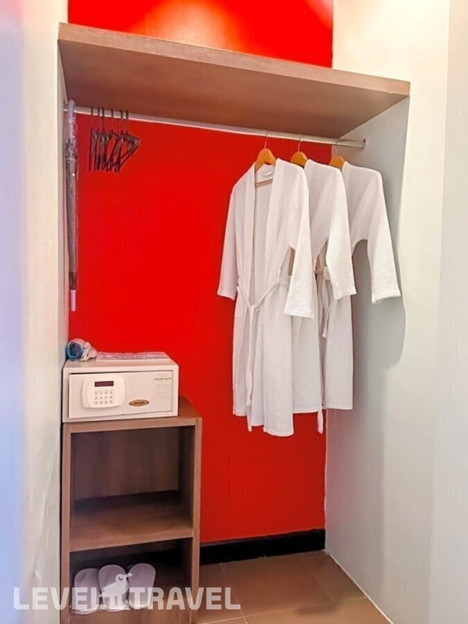 фотографии номера Делюкс с балконом отеля You Dee Hotel Patong (Ex. Meir Jarr Hotel) в Таиланд(Патонг Бич) - фото №14
