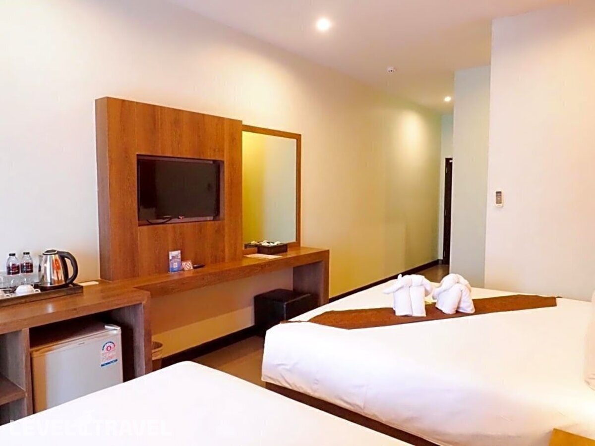фотографии номера Делюкс с балконом отеля You Dee Hotel Patong (Ex. Meir Jarr Hotel) в Таиланд(Патонг Бич) - фото №9