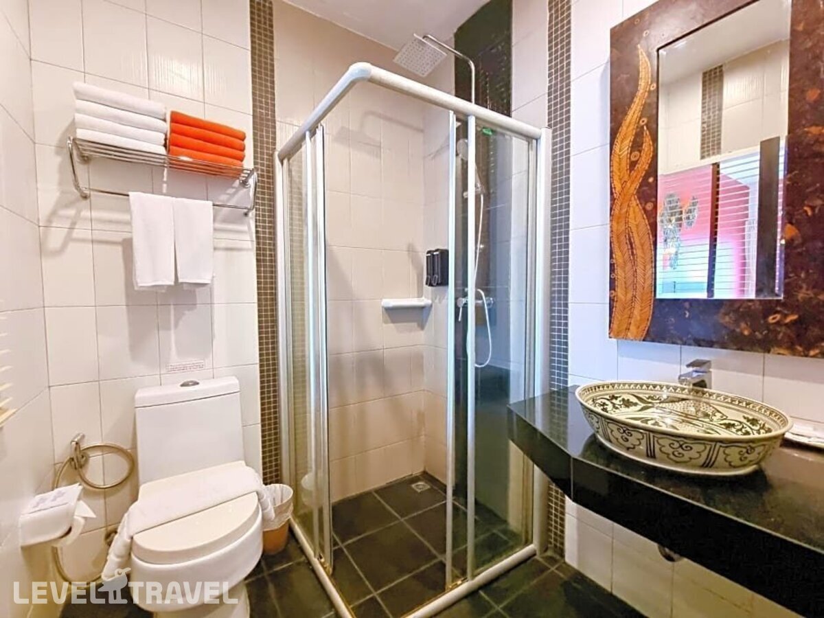 фотографии номера Делюкс с балконом отеля You Dee Hotel Patong (Ex. Meir Jarr Hotel) в Таиланд(Патонг Бич) - фото №15