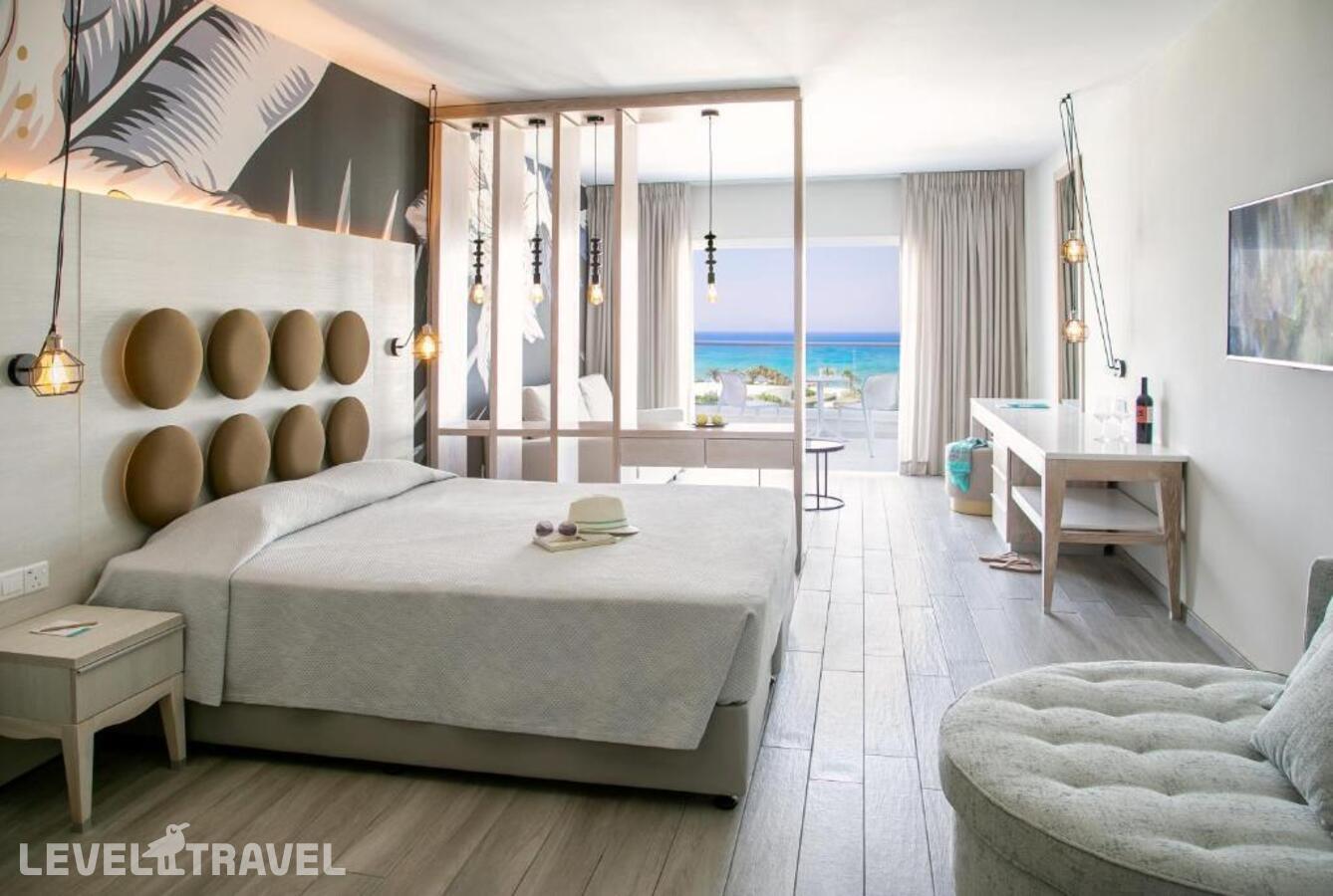 фотографии номера Полулюкс с боковым видом на море отеля Vangelis Hotel & Suites в Кипр(Протарас) - фото №5