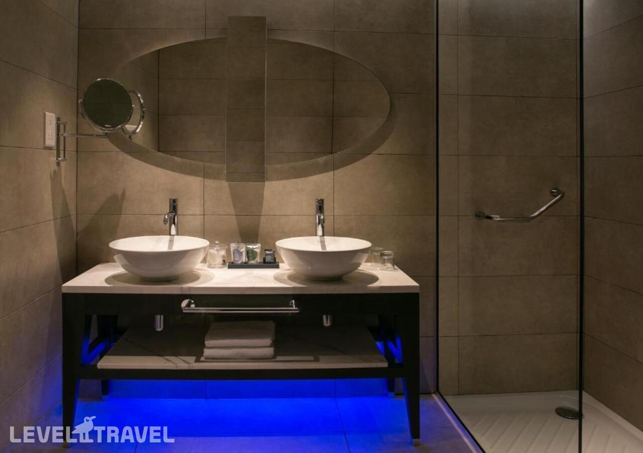 фотографии номера Полулюкс с боковым видом на море отеля Vangelis Hotel & Suites в Кипр(Протарас) - фото №4