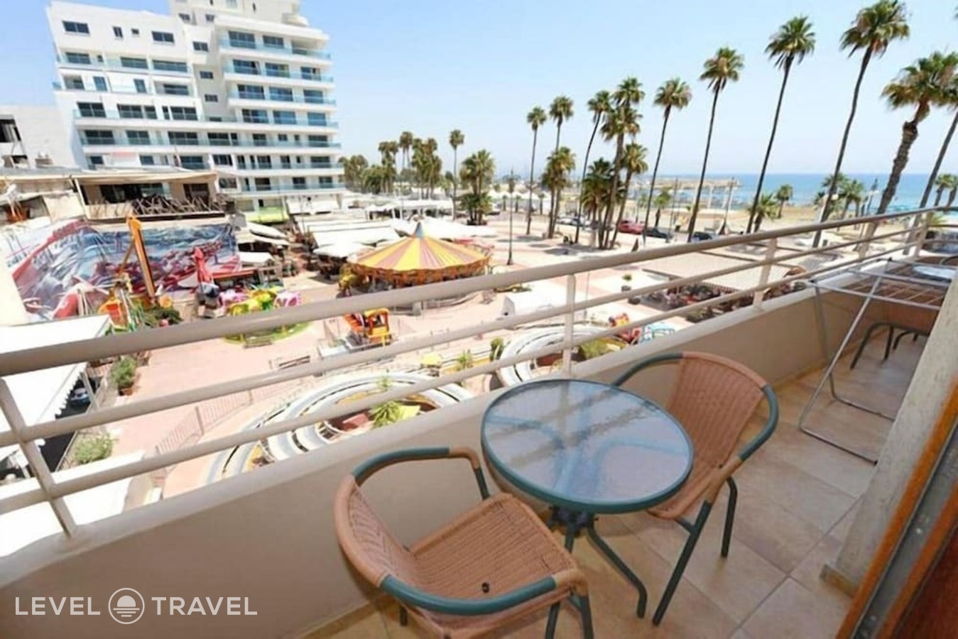 фотографии номера Роскошные апартаменты отеля Les Palmiers Beach Hotel в Кипр(Ларнака) - фото №7