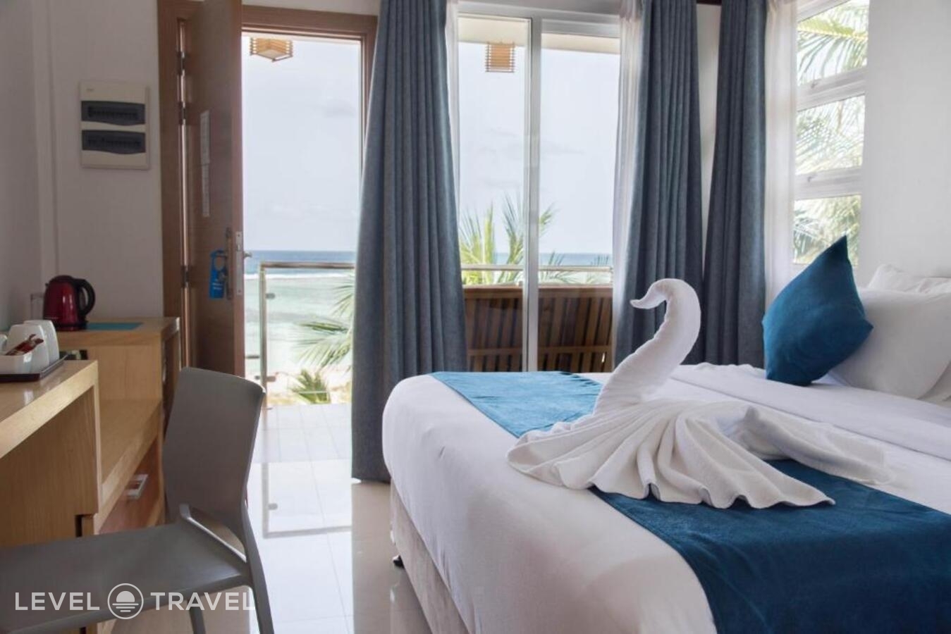 фотографии номера Делюкс с видом на океан (двуспальная кровать) отеля Reef Edge Thulusdhoo Guesthouse в Мальдивы(Тулусду) - фото №4