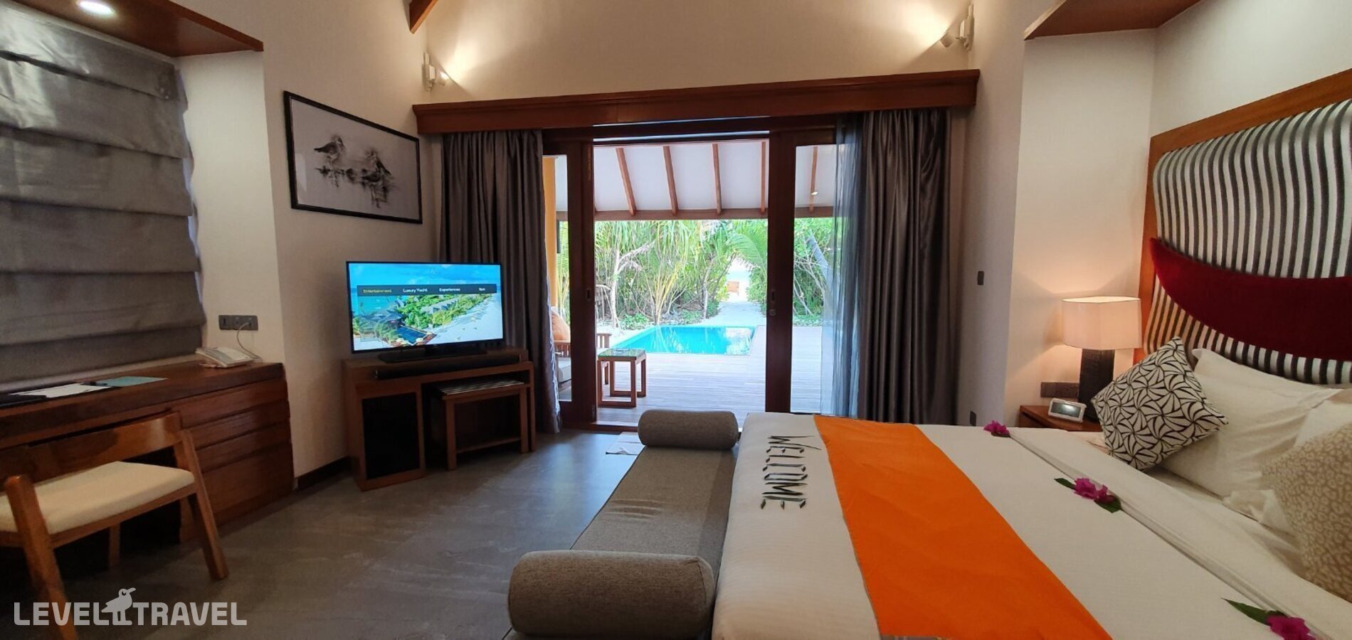 фотографии номера Вилла с частным бассейном на пляже отеля Dhigufaru Island Resort в Мальдивы(Баа Атолл) - фото №3