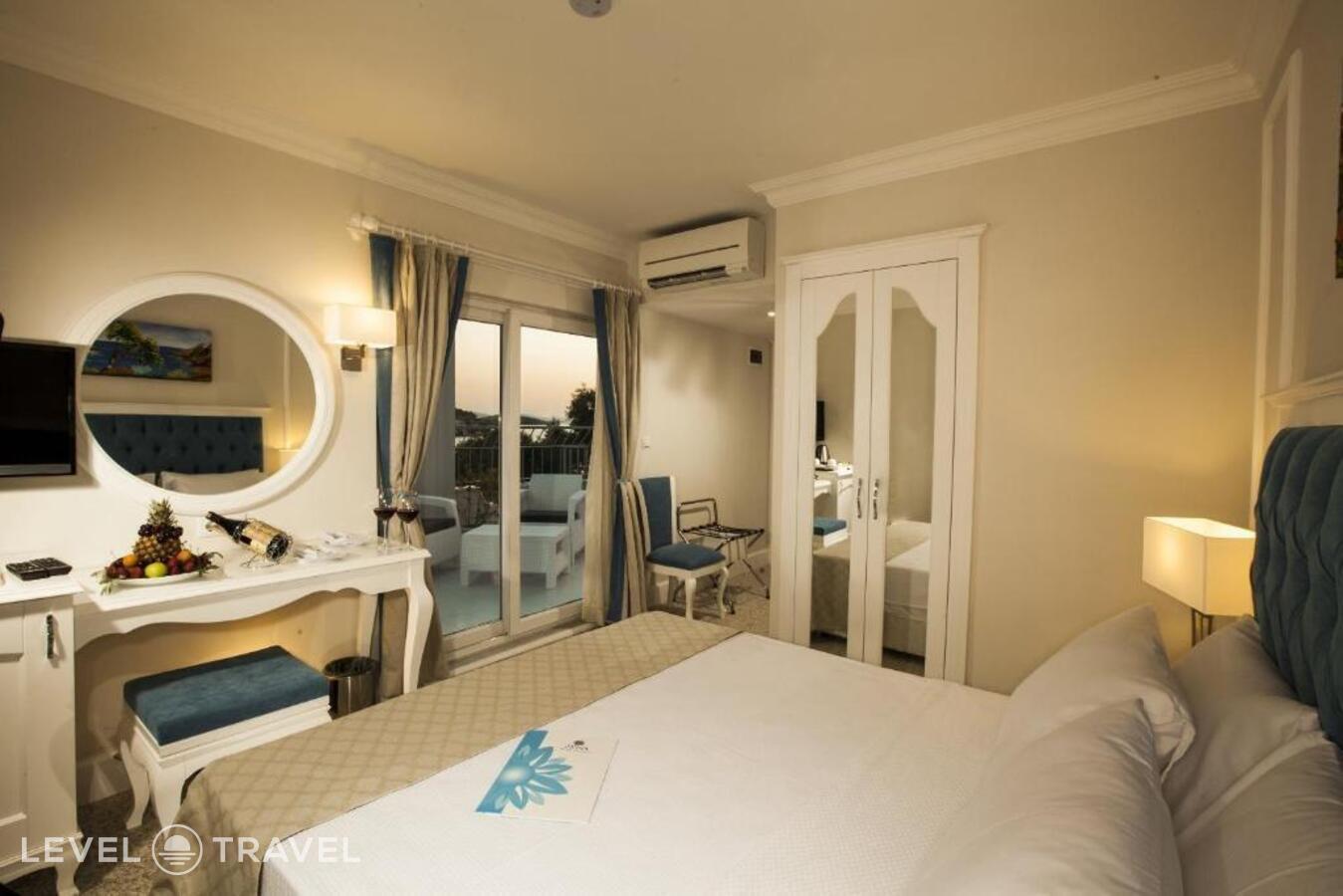 фотографии номера Стандартный с видом на море отеля Zena Hotel Bodrum (Adults Only 18+) в Турция(Гюверджинлик) - фото №2