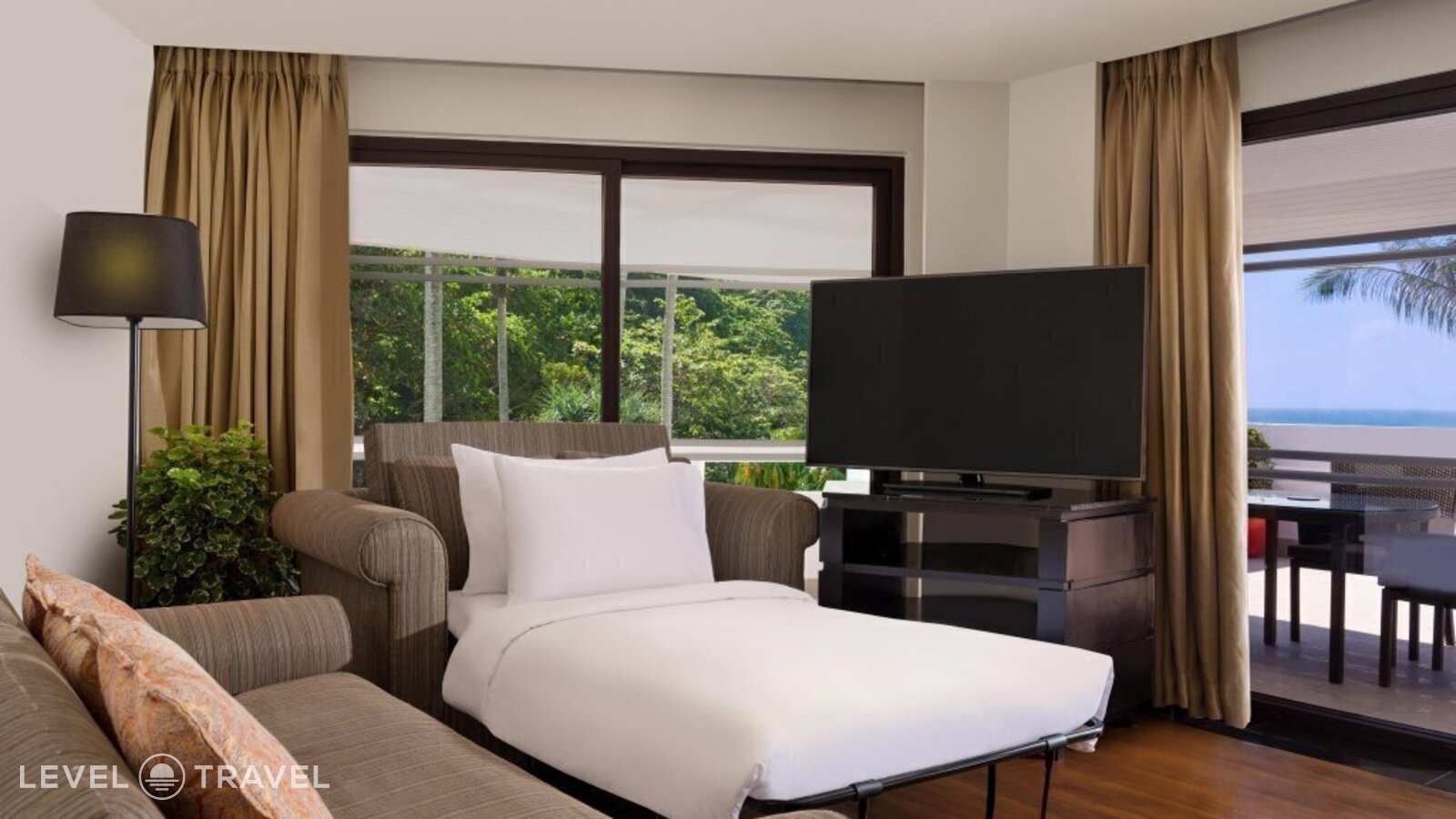 фотографии номера Люкс с террасой (две односпальные кровати) отеля Le Meridien Phuket Beach Resort в Таиланд(Карон Бич) - фото №3