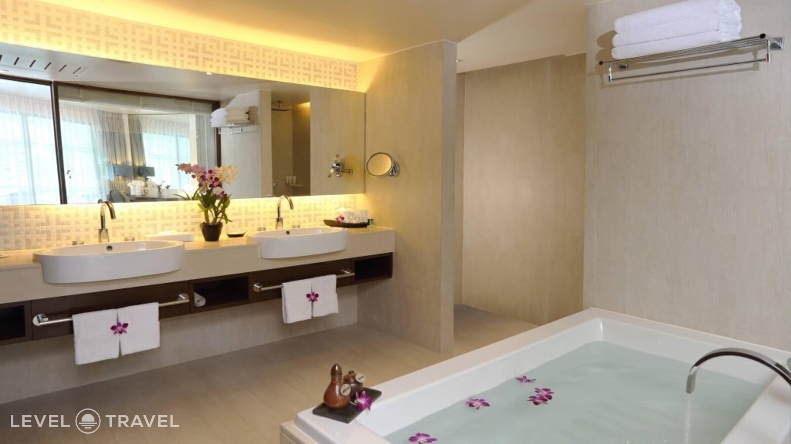 фотографии номера Люкс с террасой (две односпальные кровати) отеля Le Meridien Phuket Beach Resort в Таиланд(Карон Бич) - фото №2