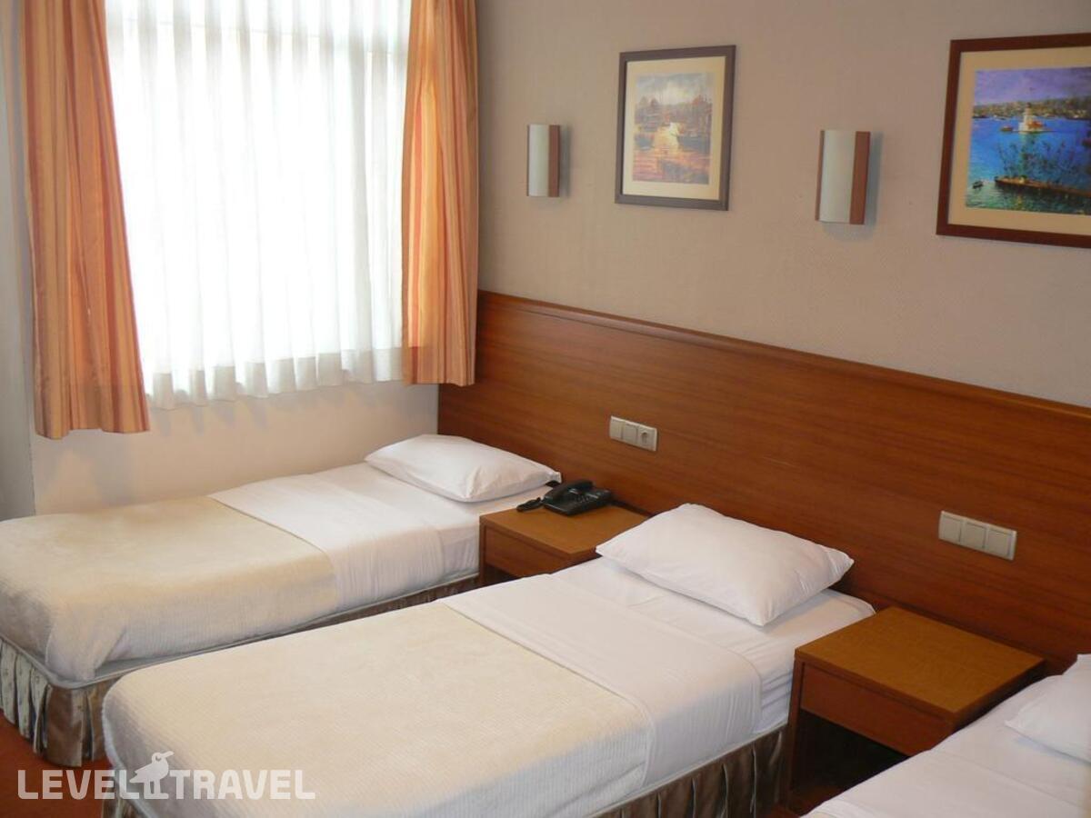 фотографии номера Трехместный номер отеля Hotel Inter Istanbul в Турция(Фатих) - фото №1