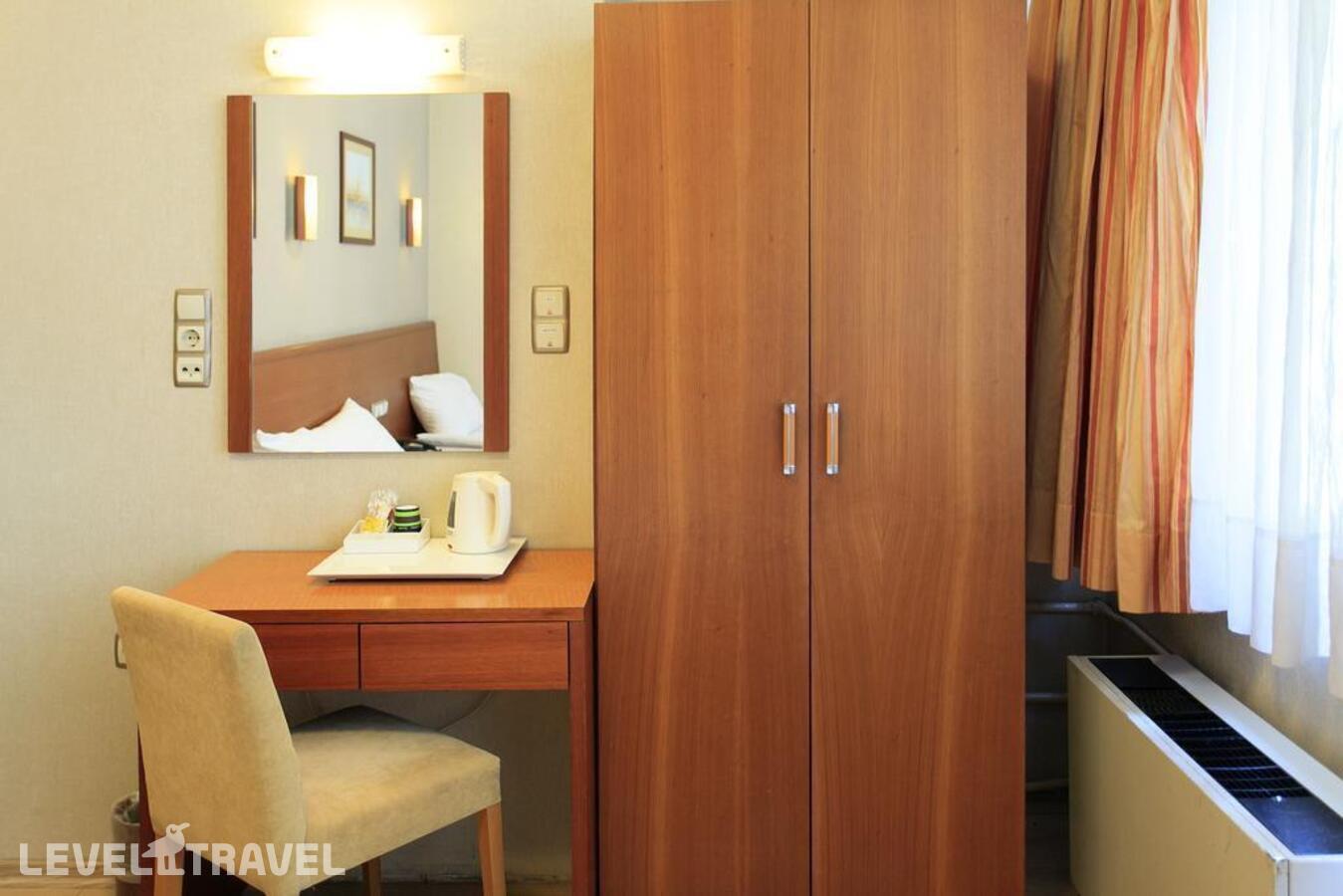 фотографии номера Трехместный номер отеля Hotel Inter Istanbul в Турция(Фатих) - фото №4