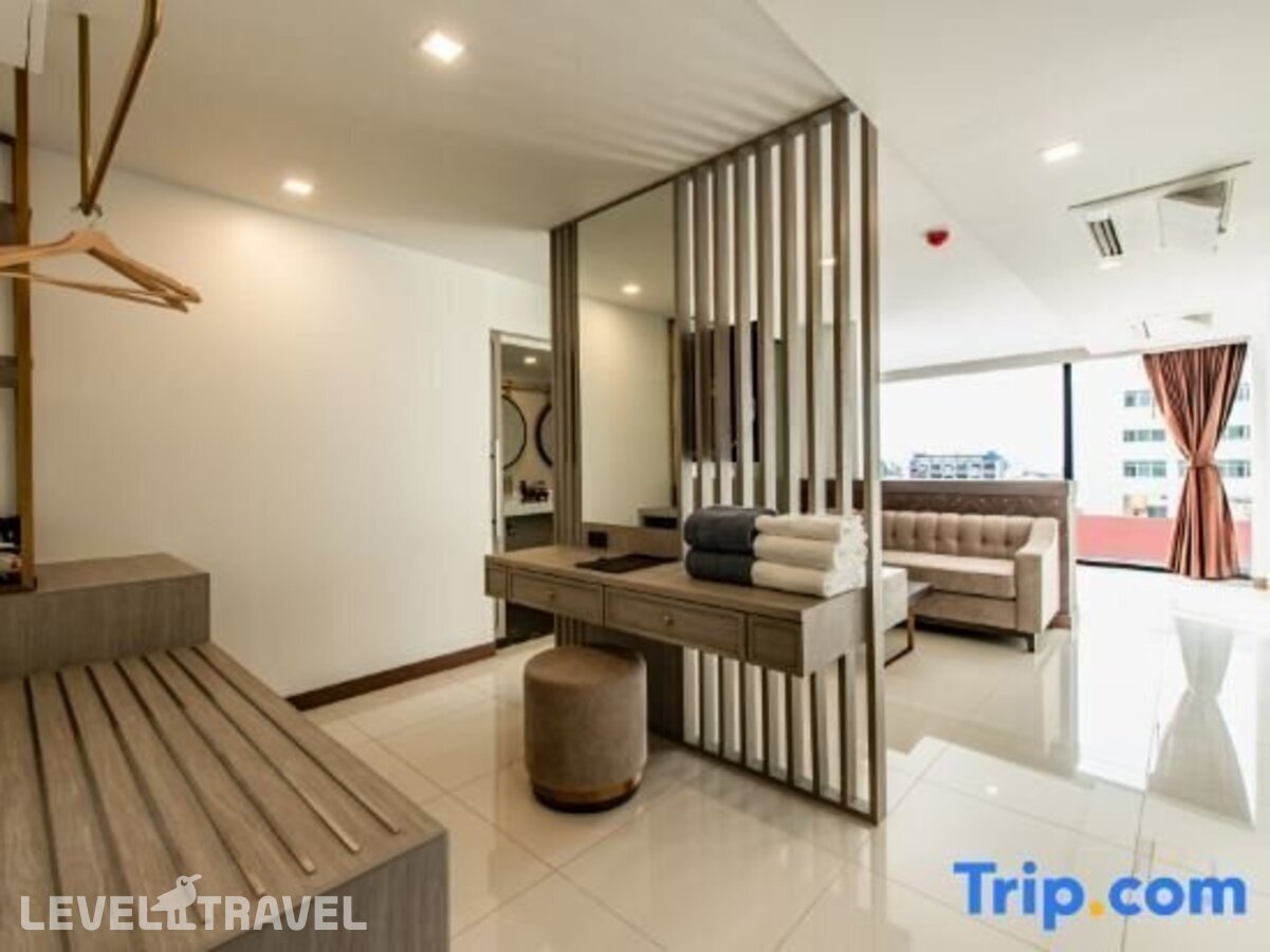 фотографии номера Люкс с видом на город отеля Blackwoods Hotel Pattaya в Таиланд(Центральная Паттайя) - фото №6