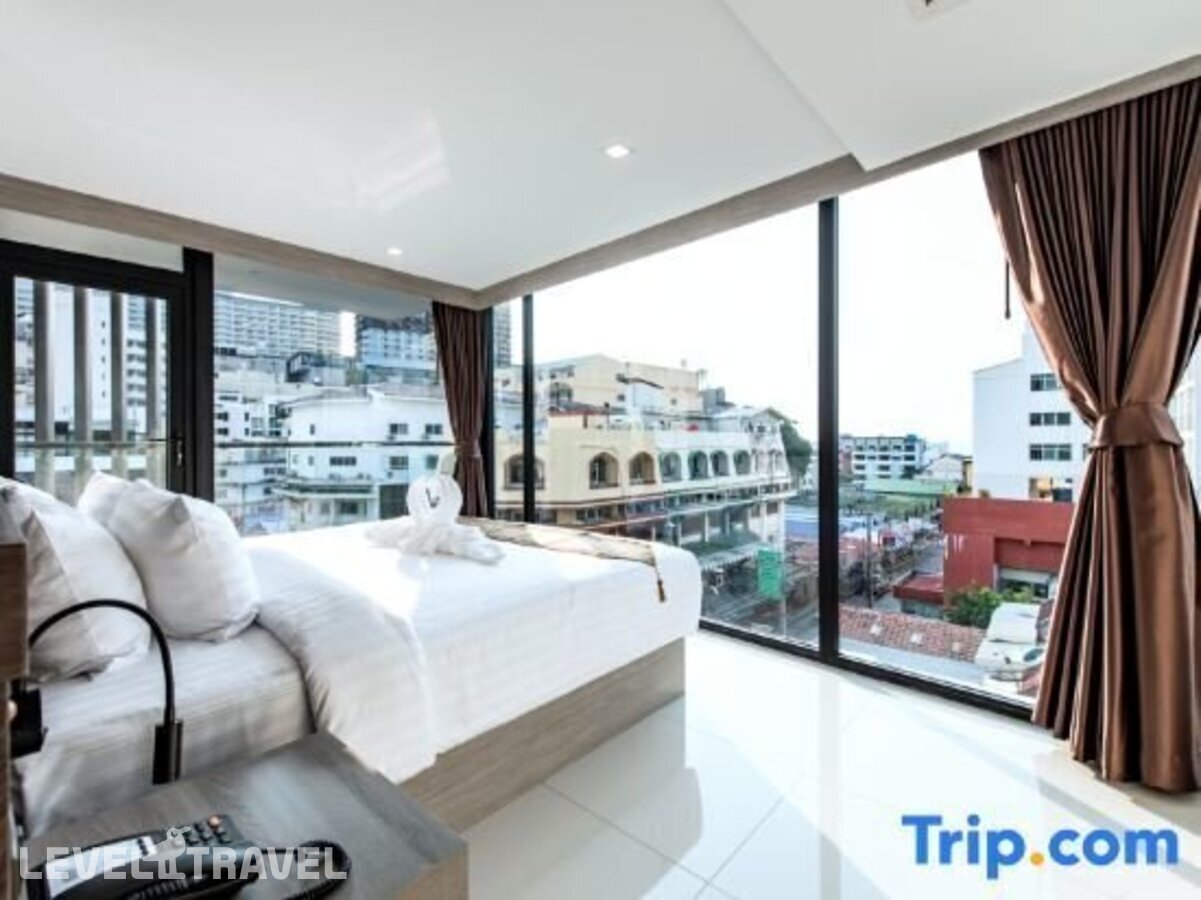 фотографии номера Люкс с видом на город отеля Blackwoods Hotel Pattaya в Таиланд(Центральная Паттайя) - фото №3