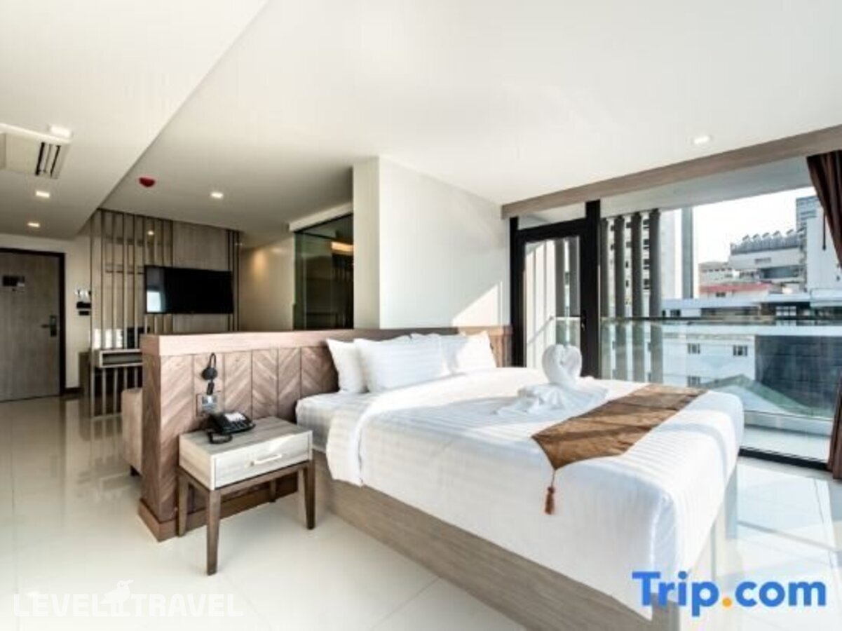 фотографии номера Люкс с видом на город отеля Blackwoods Hotel Pattaya в Таиланд(Центральная Паттайя) - фото №2