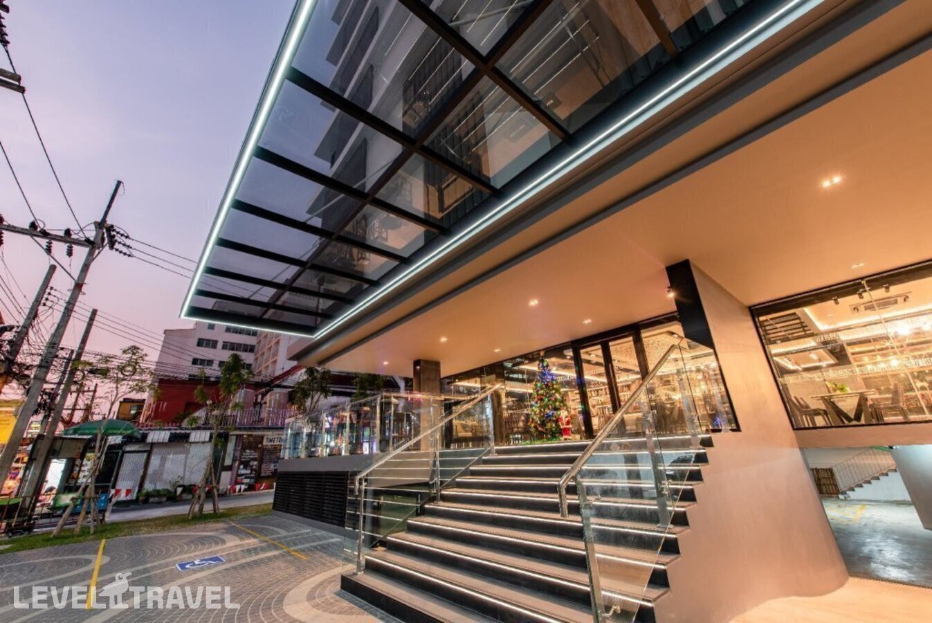 фотографии номера Люкс с видом на город отеля Blackwoods Hotel Pattaya в Таиланд(Центральная Паттайя) - фото №1