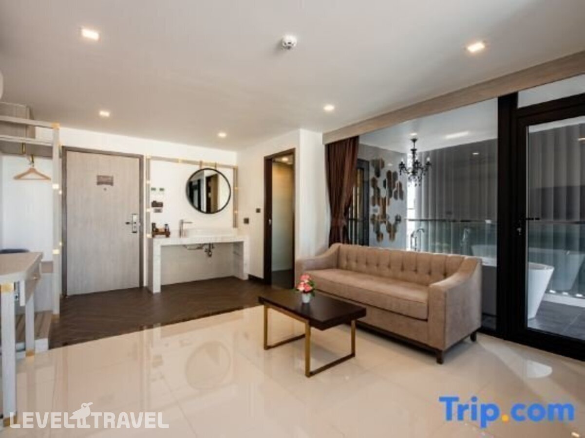 фотографии номера Люкс с видом на море отеля Blackwoods Hotel Pattaya в Таиланд(Центральная Паттайя) - фото №3