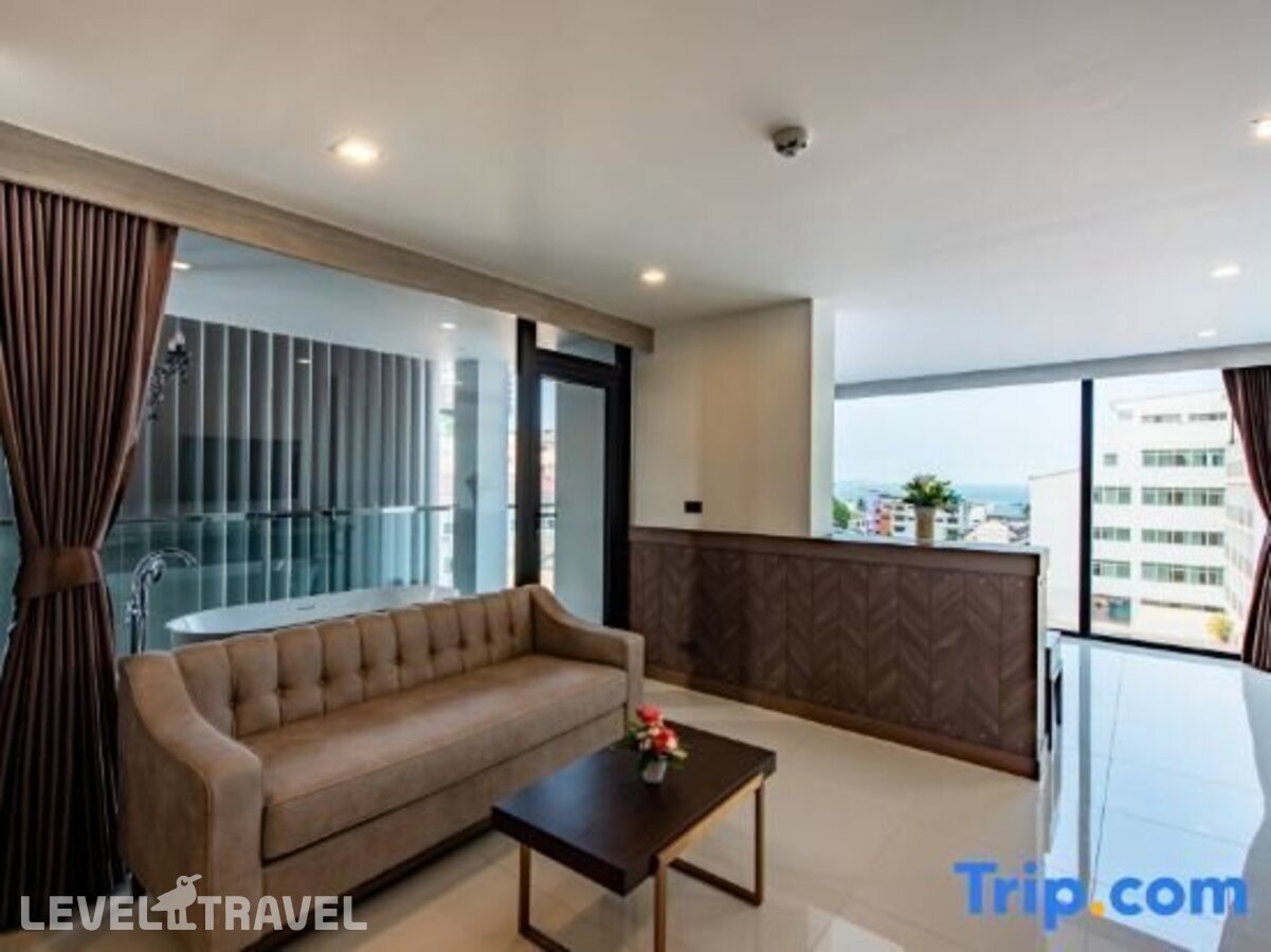 фотографии номера Люкс с видом на море отеля Blackwoods Hotel Pattaya в Таиланд(Центральная Паттайя) - фото №5
