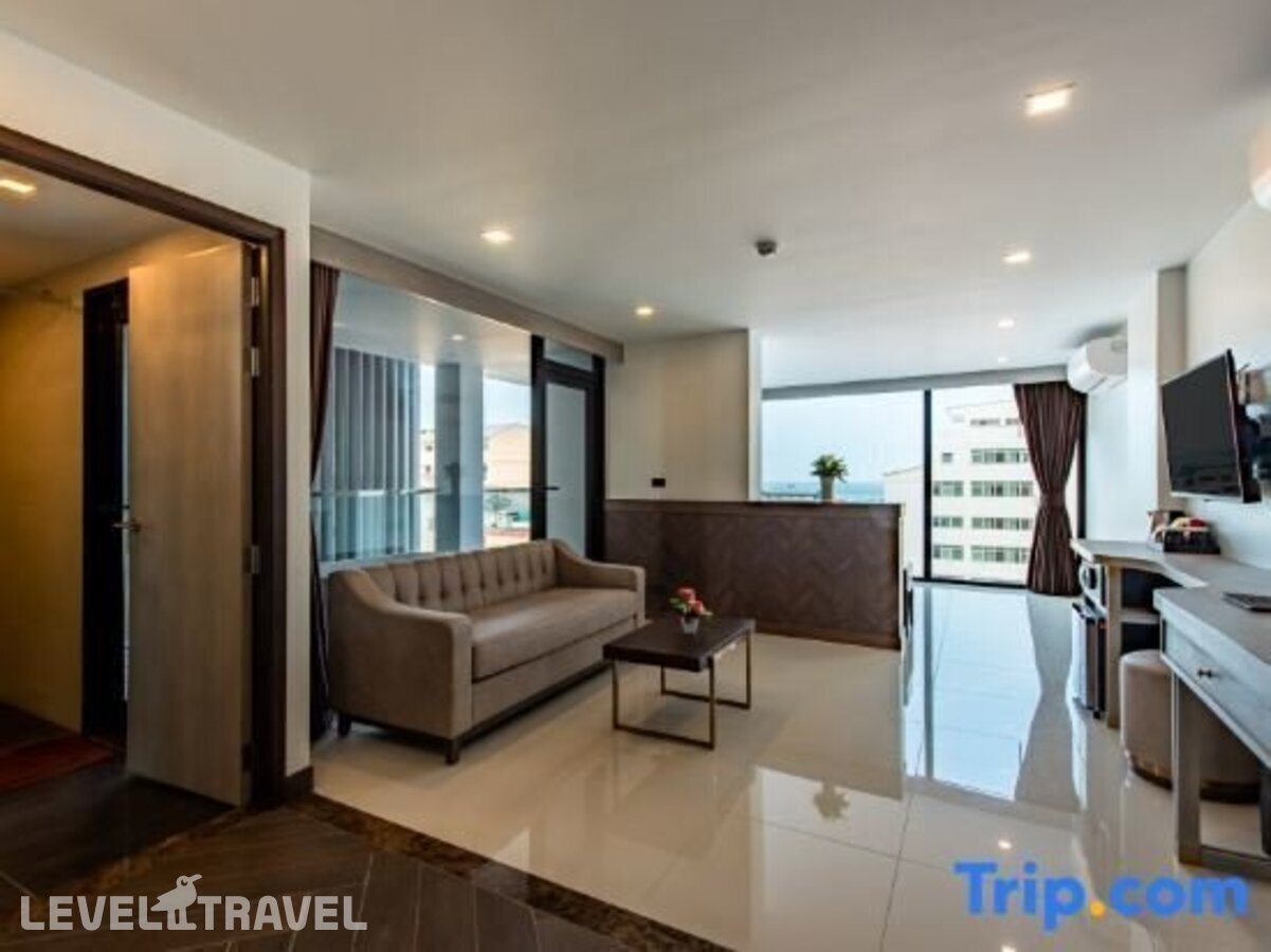 фотографии номера Люкс с видом на море отеля Blackwoods Hotel Pattaya в Таиланд(Центральная Паттайя) - фото №4