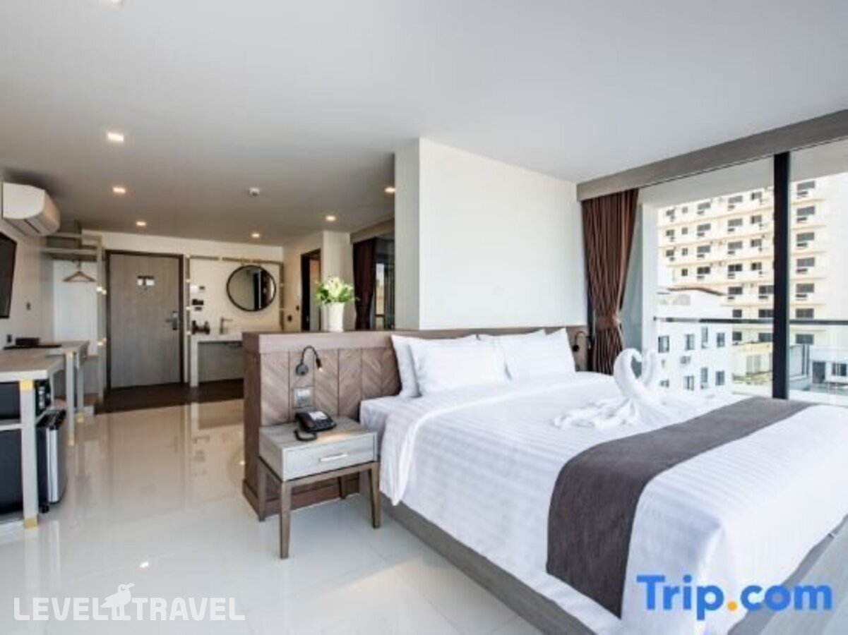 фотографии номера Люкс с видом на море отеля Blackwoods Hotel Pattaya в Таиланд(Центральная Паттайя) - фото №2