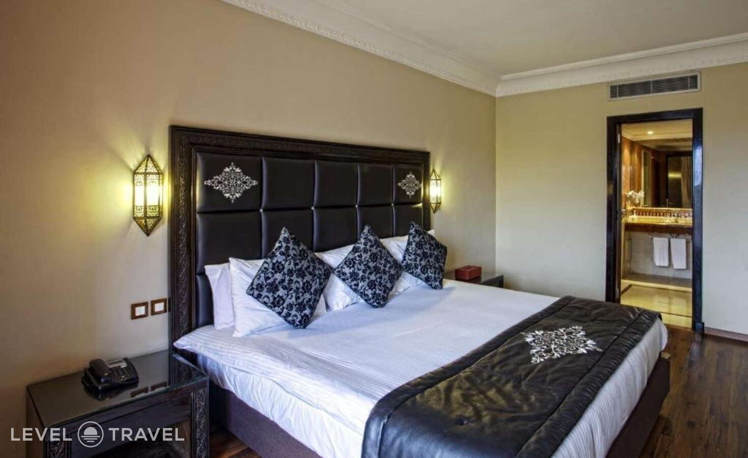 фотографии номера Люкс с видом на бассейн отеля Palm Plaza Marrakech Hotel & Spa в Марокко(Марракеш) - фото №5