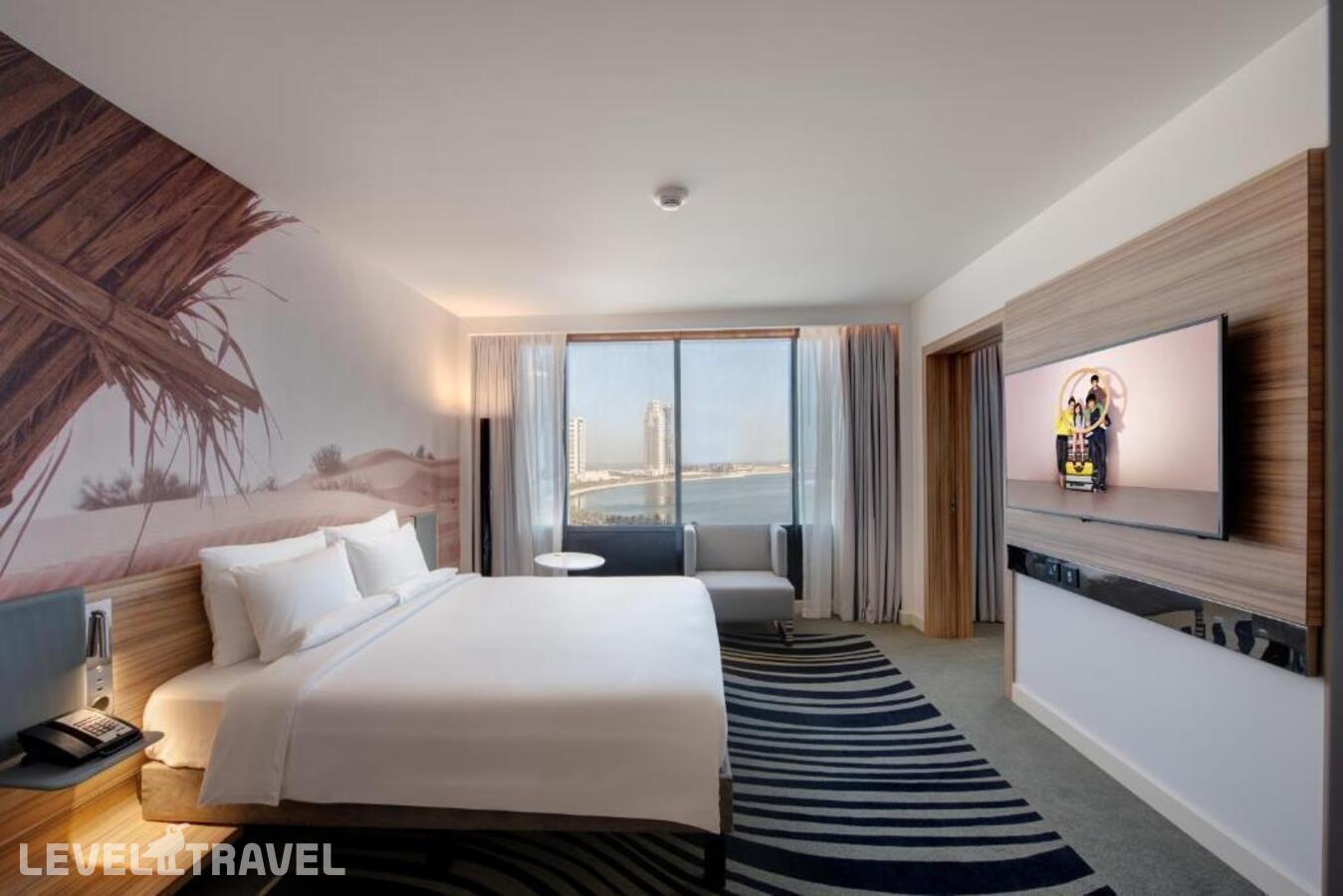 фотографии номера Улучшенный номер отеля Novotel Sharjah Expo Centre в ОАЭ(Шарджа) - фото №1