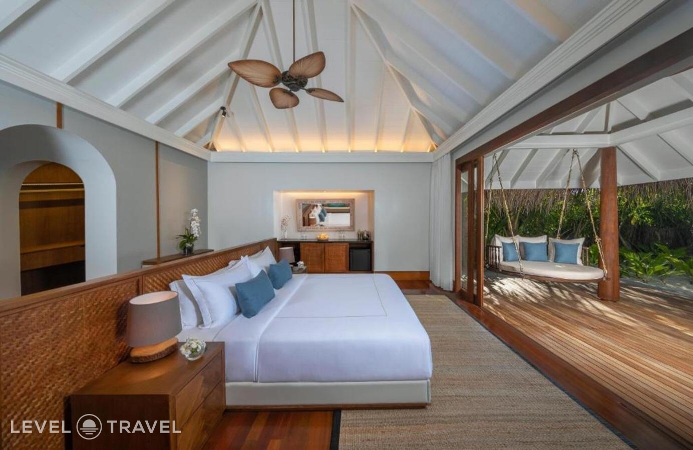 фотографии номера Пляжная резиденция (4 спальни) отеля Anantara Kihavah Villas в Мальдивы(Баа Атолл) - фото №16