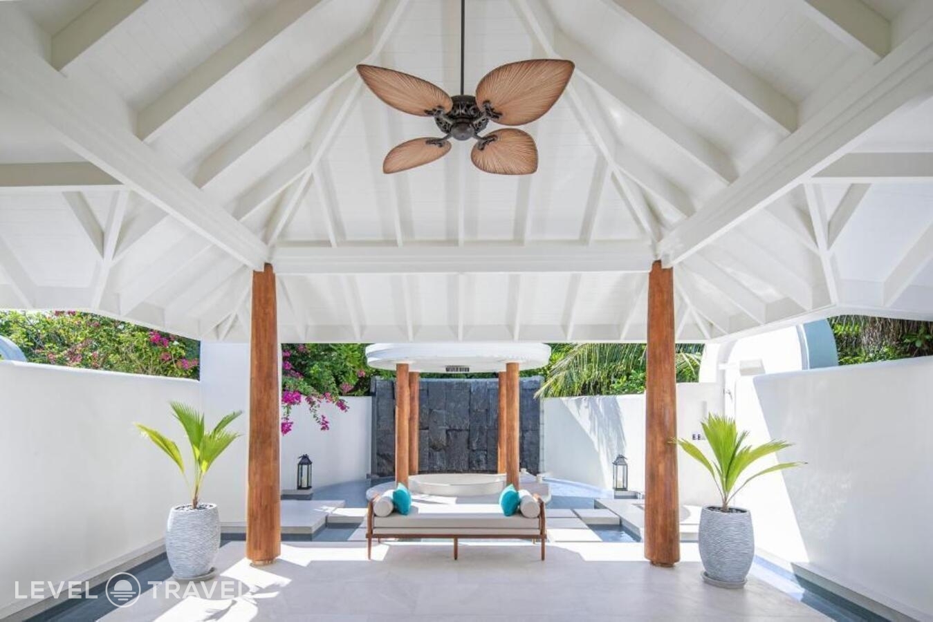 фотографии номера Пляжная резиденция (4 спальни) отеля Anantara Kihavah Villas в Мальдивы(Баа Атолл) - фото №10
