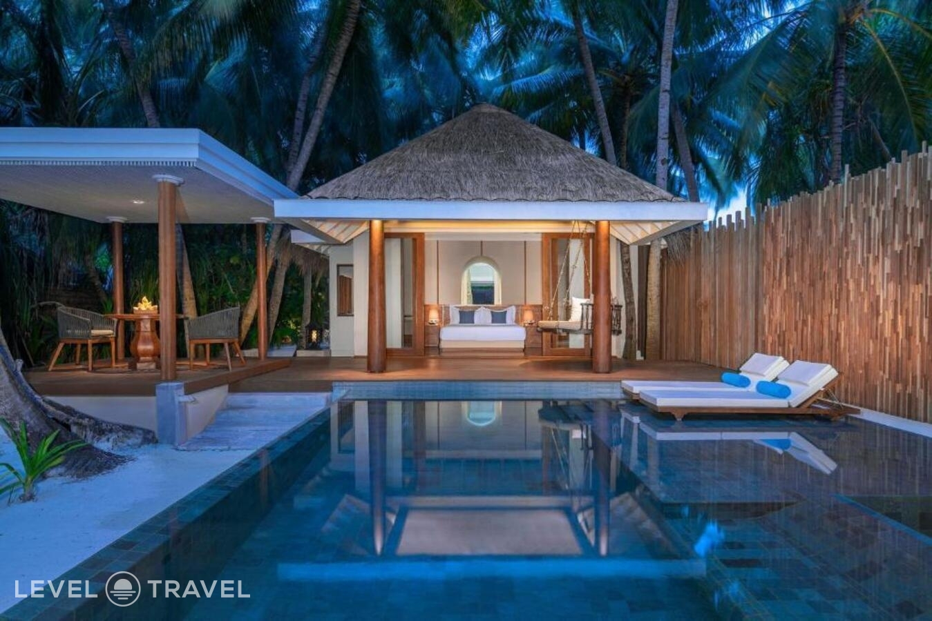 фотографии номера Пляжная резиденция (4 спальни) отеля Anantara Kihavah Villas в Мальдивы(Баа Атолл) - фото №20