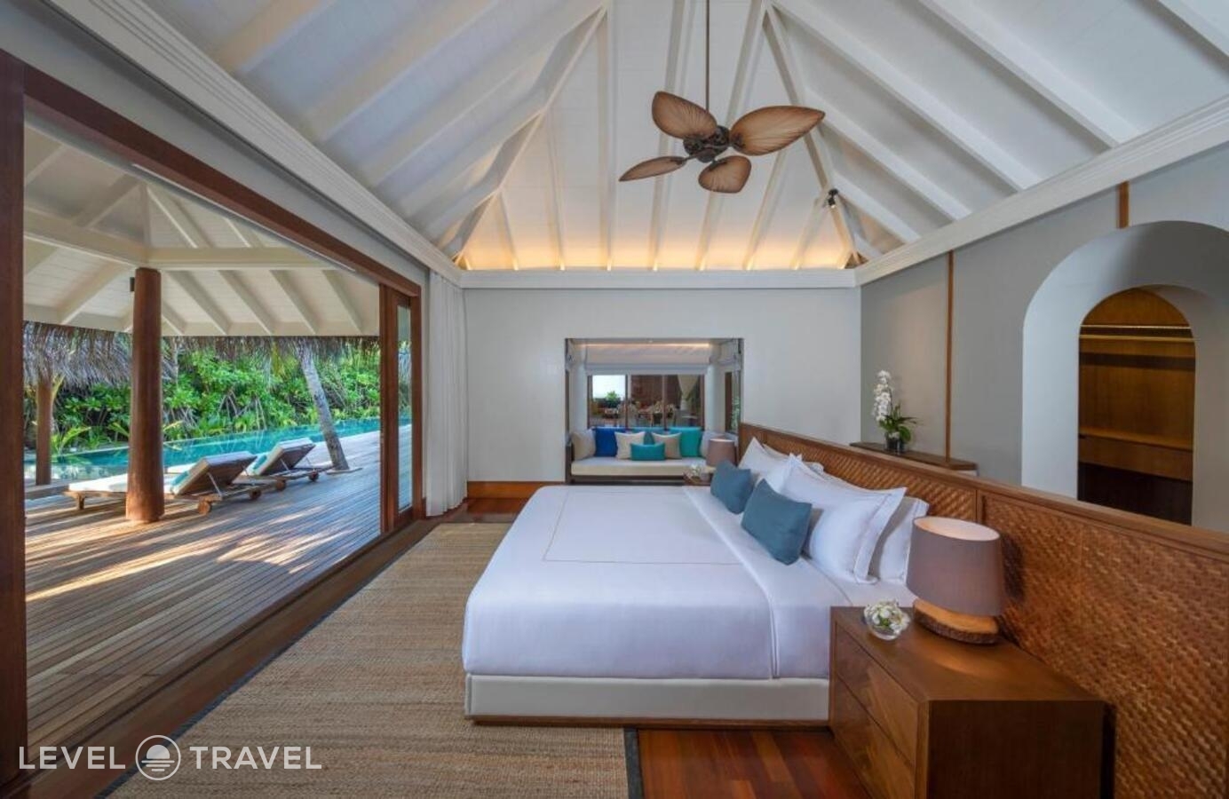 фотографии номера Пляжная резиденция (4 спальни) отеля Anantara Kihavah Villas в Мальдивы(Баа Атолл) - фото №13