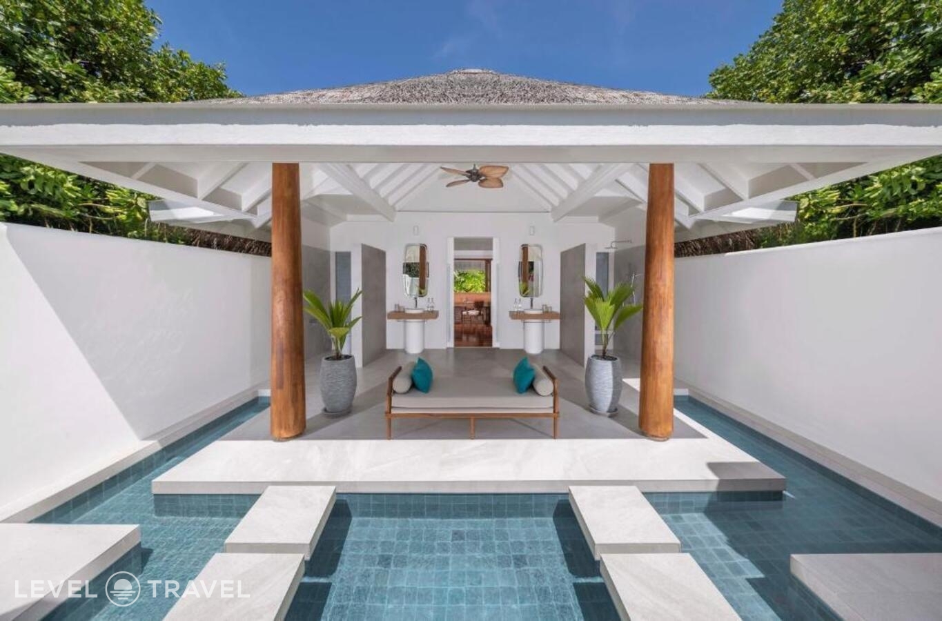 фотографии номера Пляжная резиденция (4 спальни) отеля Anantara Kihavah Villas в Мальдивы(Баа Атолл) - фото №4