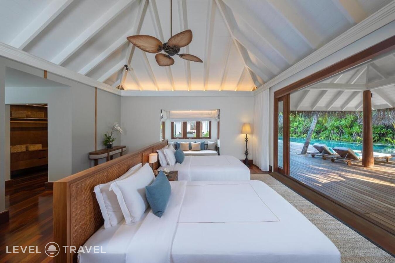 фотографии номера Пляжная резиденция (4 спальни) отеля Anantara Kihavah Villas в Мальдивы(Баа Атолл) - фото №11