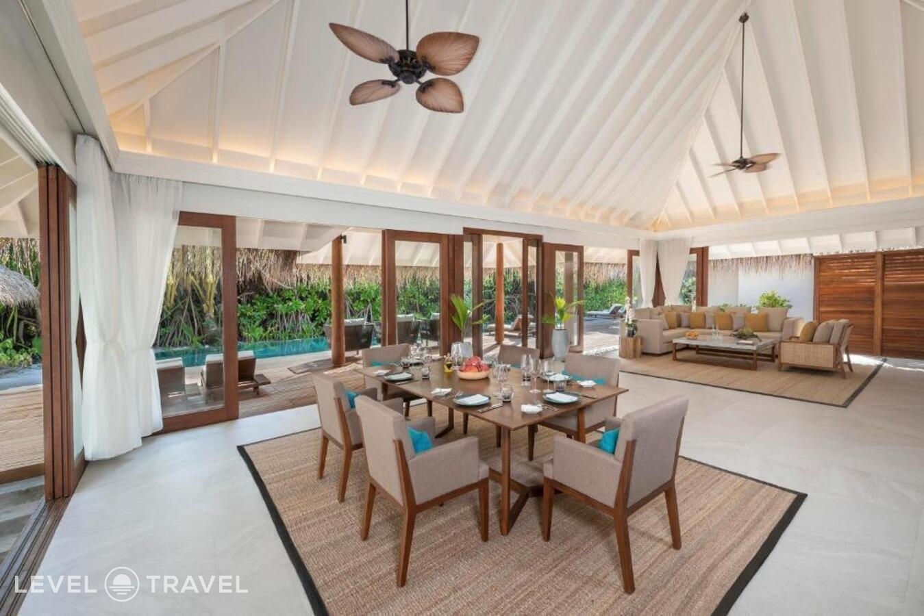 фотографии номера Пляжная резиденция (4 спальни) отеля Anantara Kihavah Villas в Мальдивы(Баа Атолл) - фото №6
