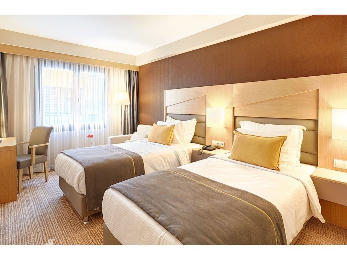 фотографии номера Номер Комфорт отеля Kordon Hotel Cankaya в Турция(Измир) - фото №2